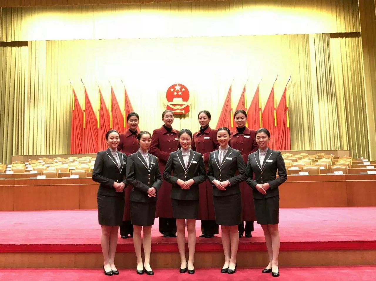 礼仪工坊成员出色完成杭州市第十三届人民代表大会第二次会议礼宾服务工作